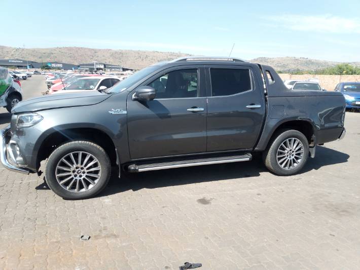 2020 MERCEDES-BENZ X350d 4MATIC POWER R200 000