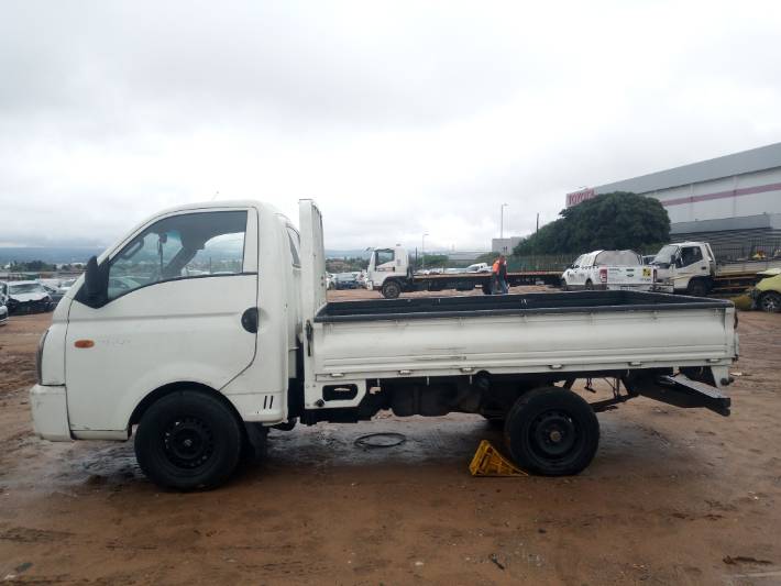 2014 HYUNDAI H100 2.6D sold to  Louis B beira