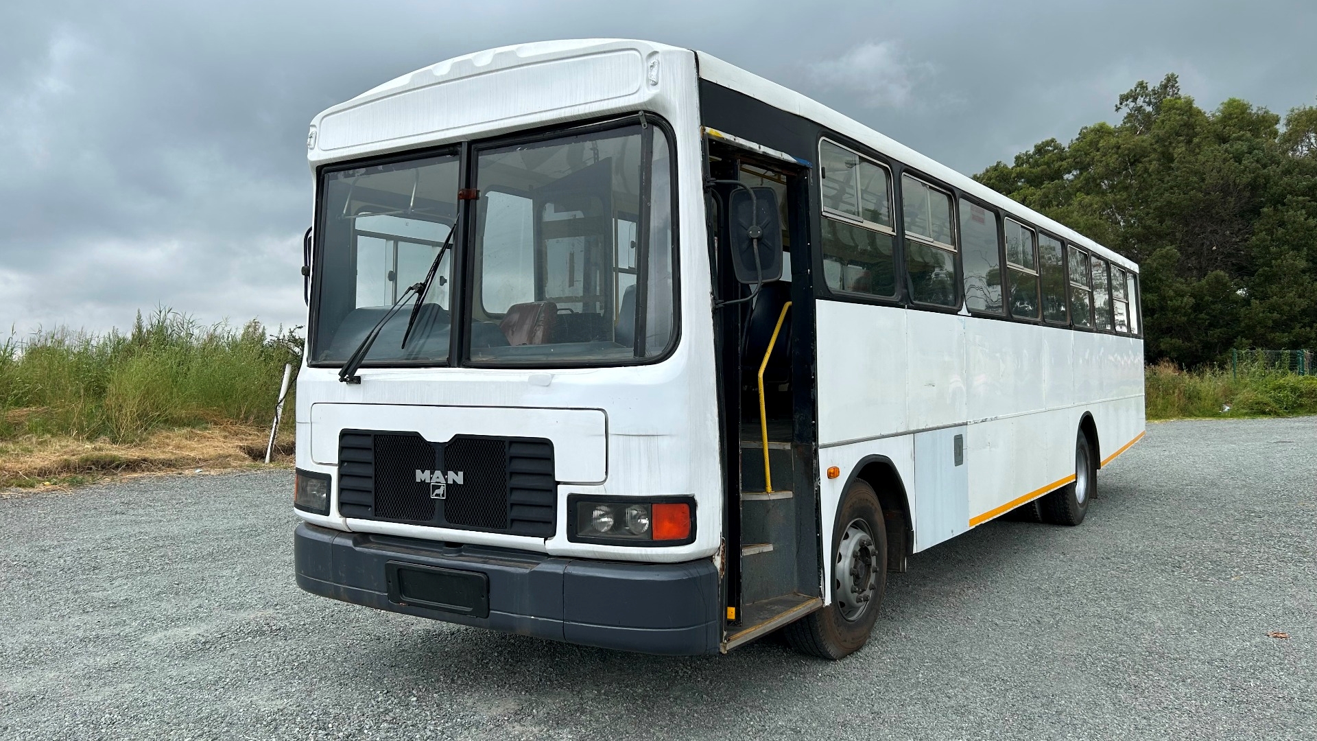 Used 1989 16 201 EXPLORER (65 SEATER)R150000