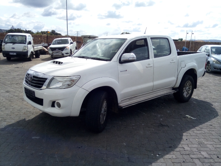2014 TOYOTA HILUX 3.0 D-4D RAIDER 4X4. R110000