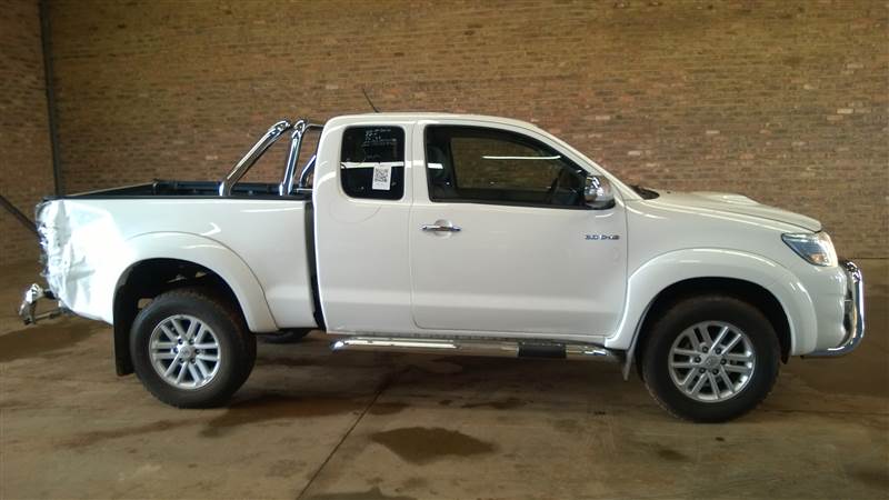2012 TOYOTA HILUX 3.0D-4D RAIDER XTRA CAB R65 000