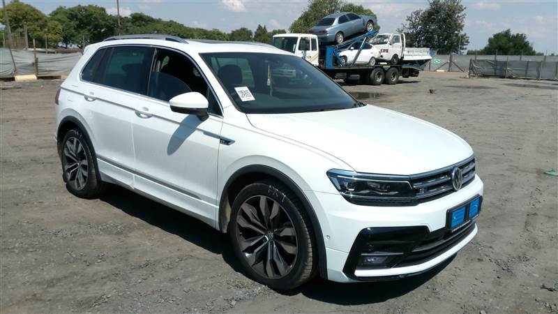 2018 VOLKSWAGEN TIGUAN 2.0 TSI HIGHLINE 4MOT DSG R165000