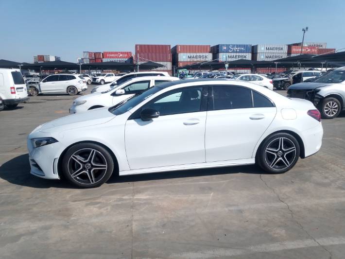 2020 MERCEDES-BENZ A 200 R260 000