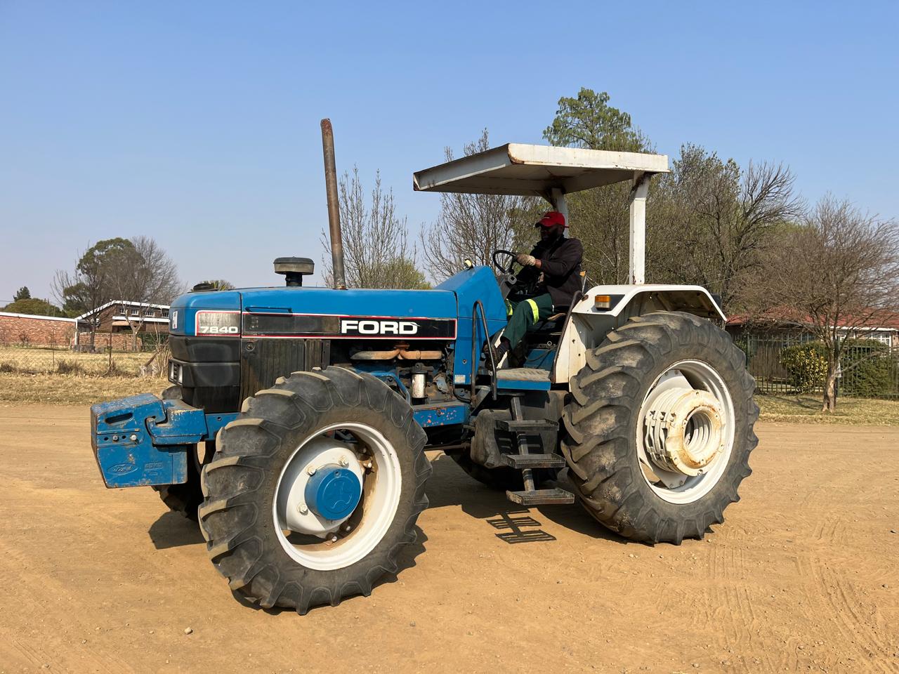 Ford 7840 Tractor R80 000
