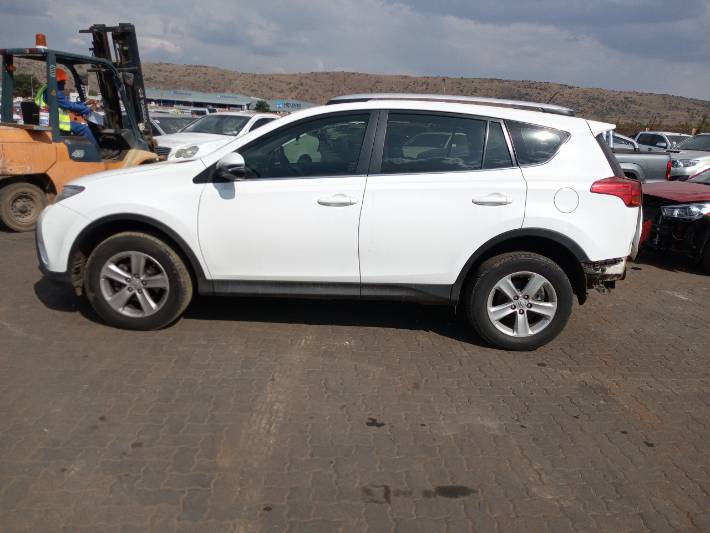 2014 TOYOTA RAV4 2.0 GX R50 000 in progress