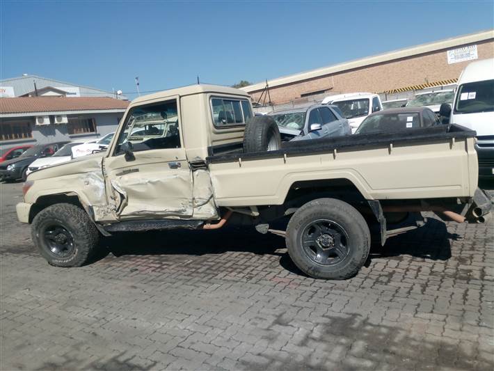 2012 TOYOTA LAND CRUISER 79 4.0P