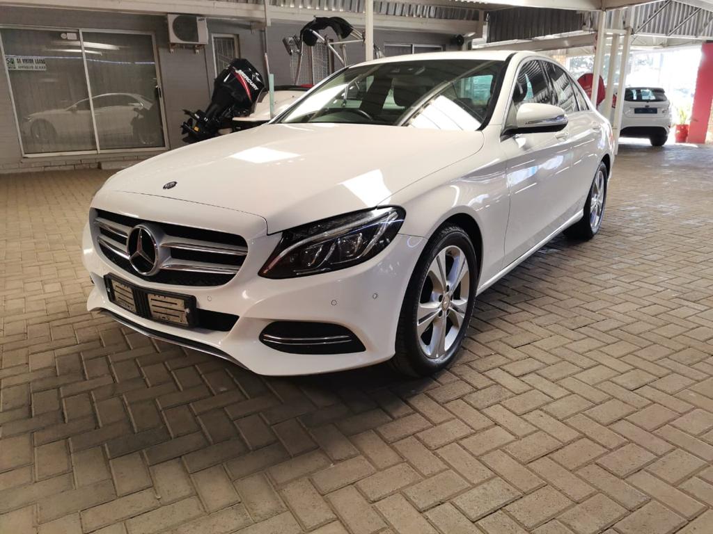 2015 Mercedes-Benz C-Class C 200 Avantgarde Auto R110 000