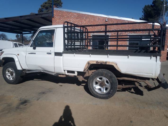 2013 TOYOTA LAND CRUISER 79 4.5D