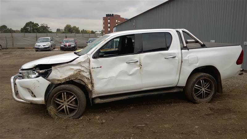 2016 TOYOTA HILUX 2.8 GD-6 RAIDER 4X4 R120 000