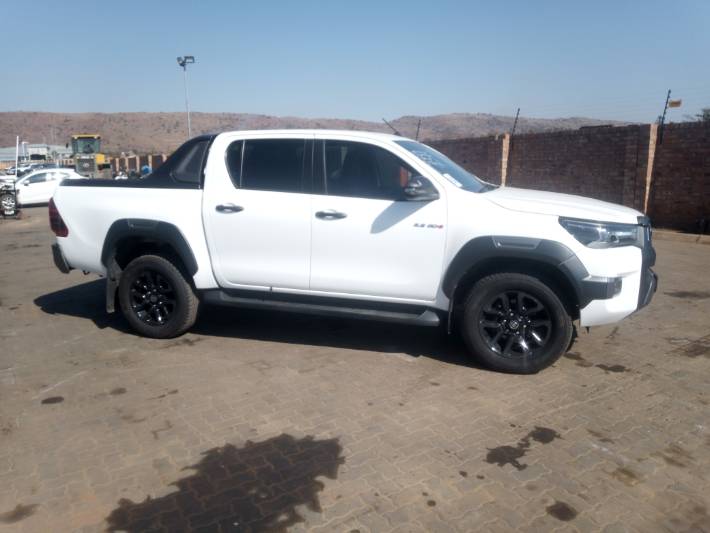 2021 TOYOTA HILUX 2.8 GD-6 RB LEGEND 4X4 R295 000