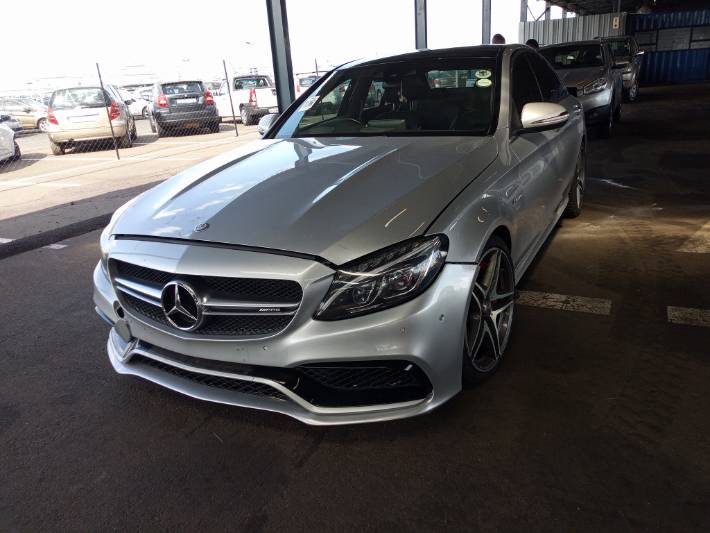 2015 MERCEDES-BENZ C63 AMG S R180 000