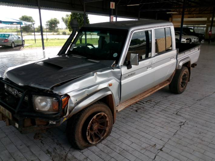 2017 TOYOTA LAND CRUISER 79 4.5D R135 000