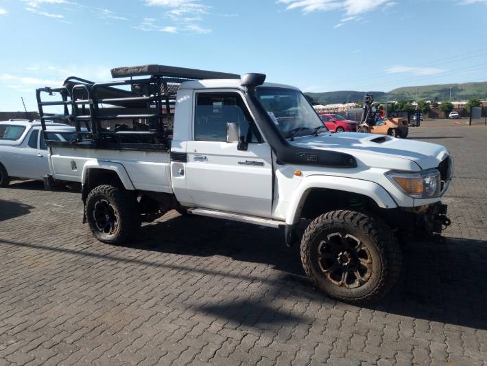 2014 TOYOTA LAND CRUISER 79 4.5D R109 000